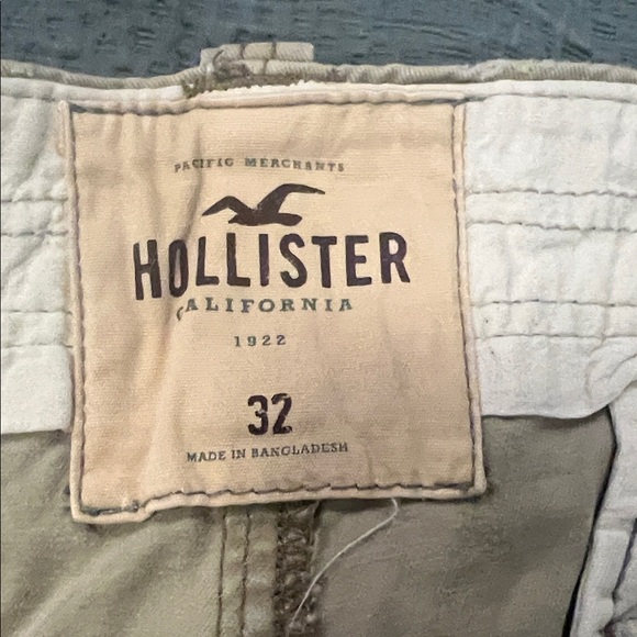 Hollister Men's Tan Flat Front Shorts - Picture 2 of 3